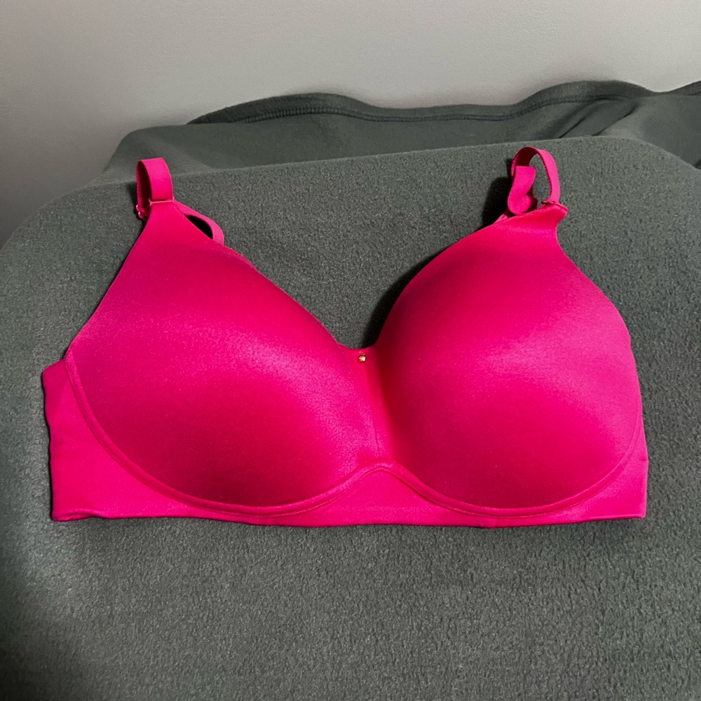 Cacique "Backsmoothing lightly lined no wire" bra, size 36DDD